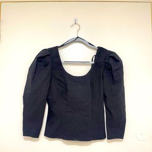 Never worn cute puffy shoulder top